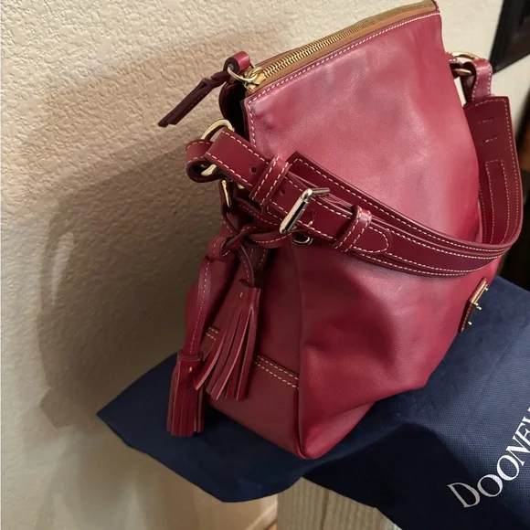 Dooney & Bourke's Teagan Mulberry Purse. - Picture 5 of 16